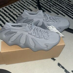 *BRAND NEW YEEZY 450*